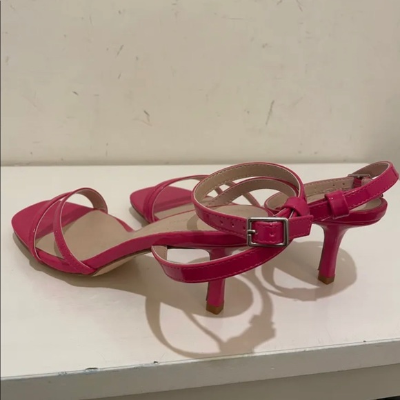 NWOT — Women Pink Sandals — Size 8,5 - Picture 2 of 2